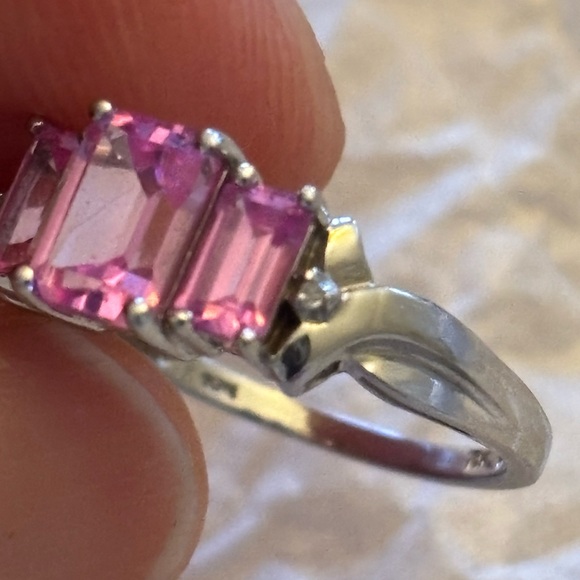 10k White Gold Pink Sapphire and Diamond Chip Ring Size 7 - Picture 4 of 7